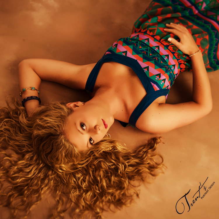 w_Elizabeth_Retro_Square_006.jpg